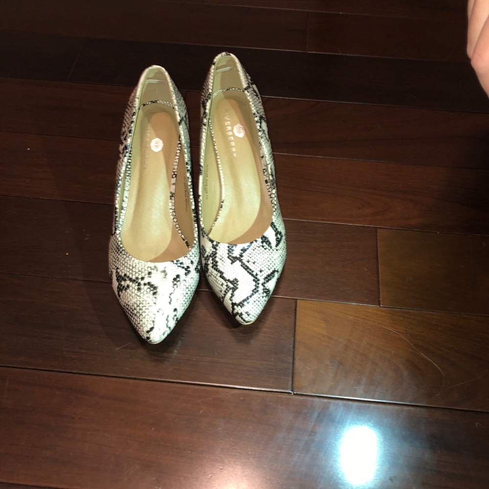 Snake skin kitten heelp